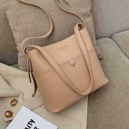Gracefully Styled Bag for Any Occasion
