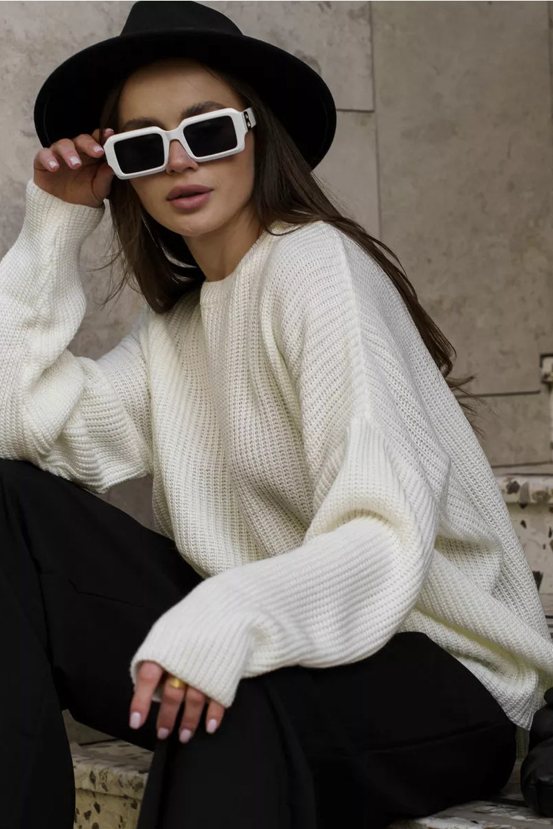 Effortlessly Elegant Sweater with a Timeless Design