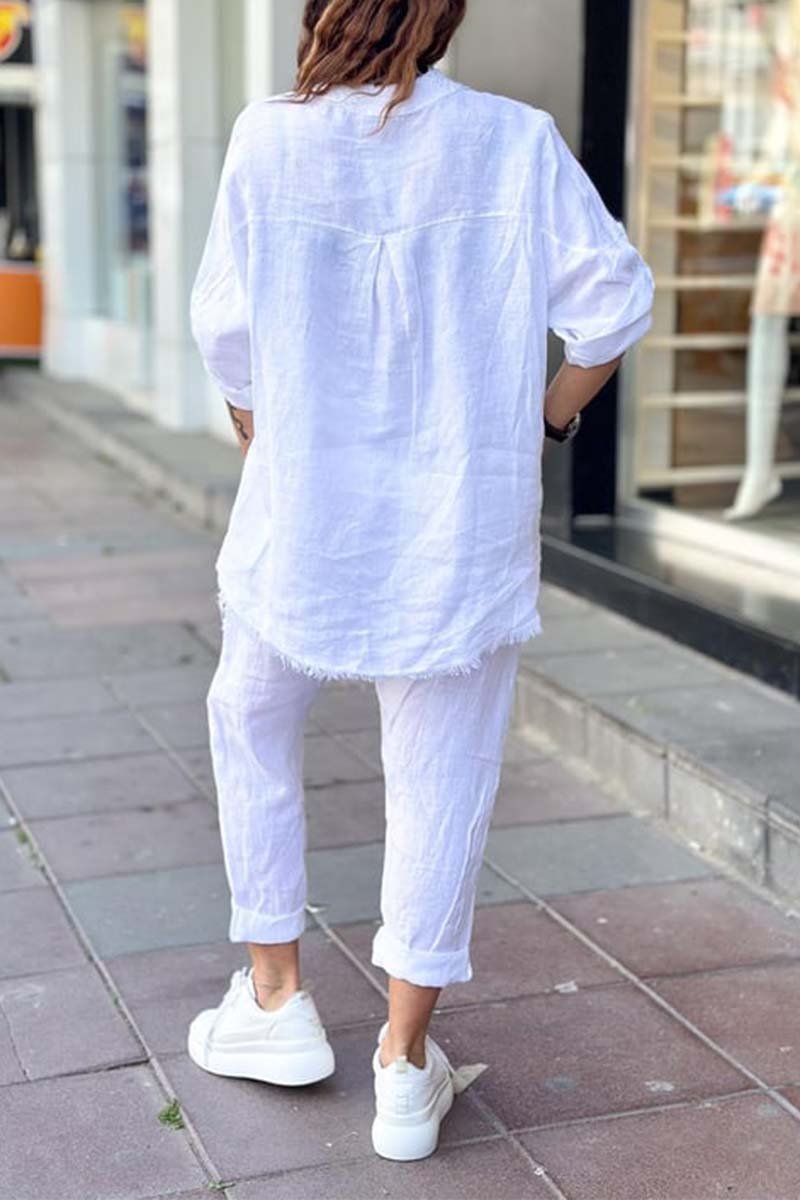 Effortlessly Elegant Pants with a Timeless Design