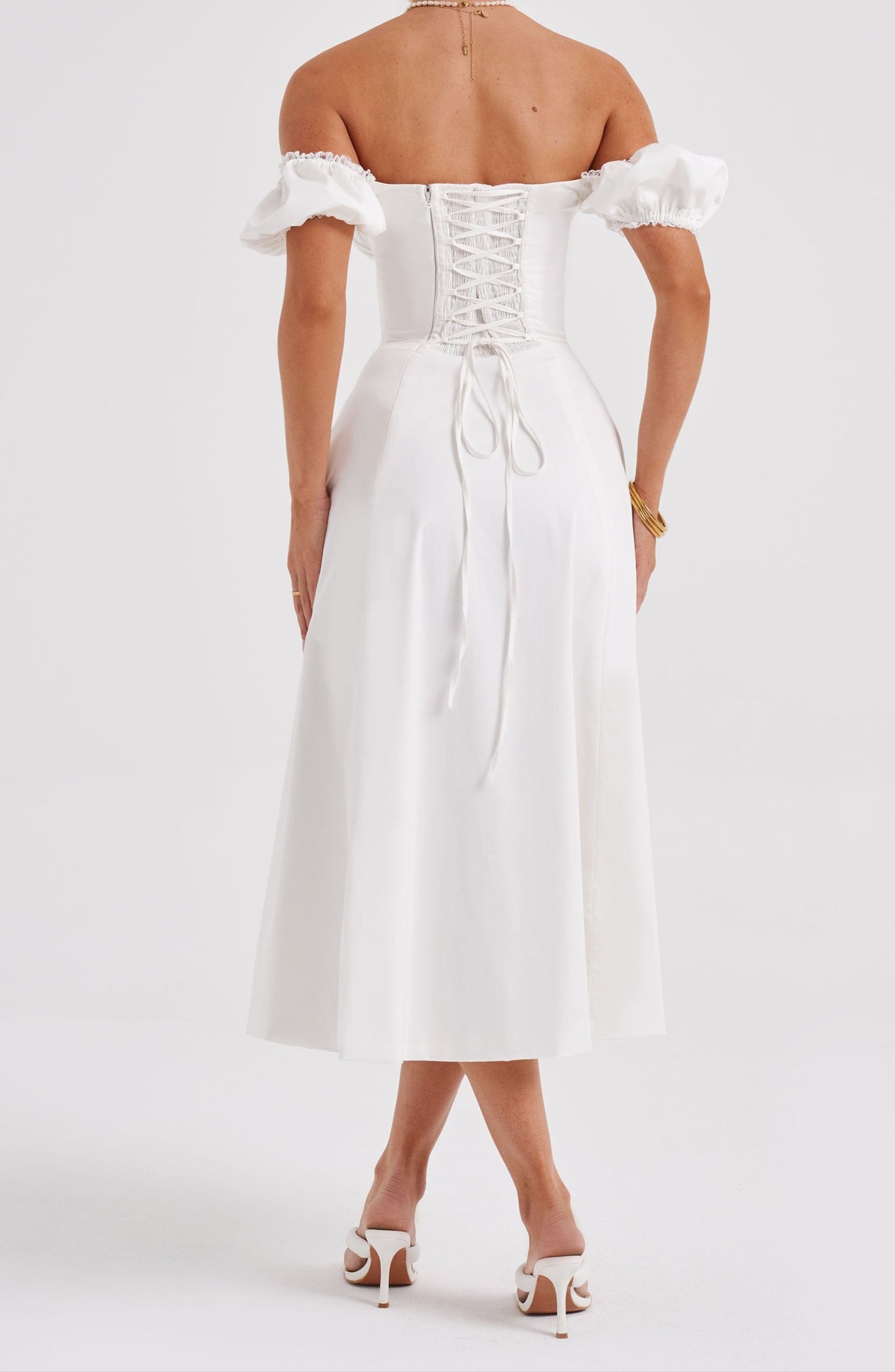 Well Tailored Dress with a Graceful Silhouette