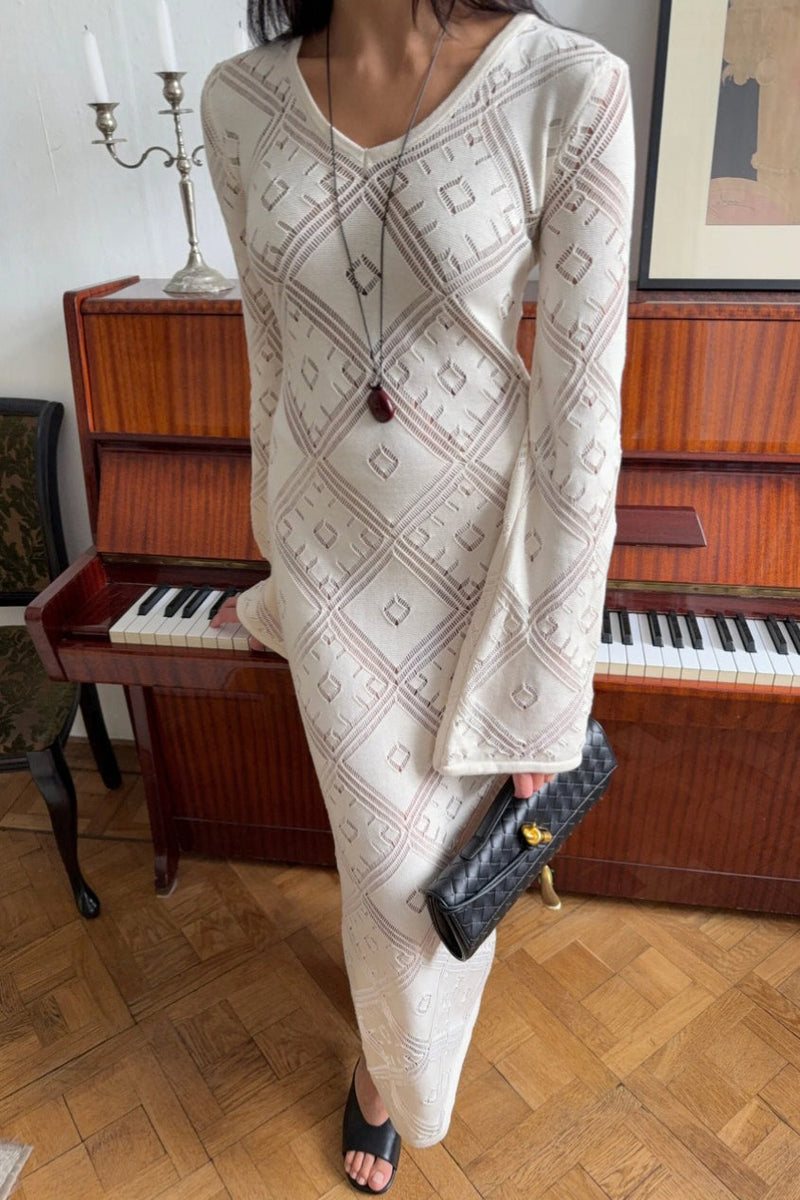 Beautifully Finished Dress in a Timeless Design