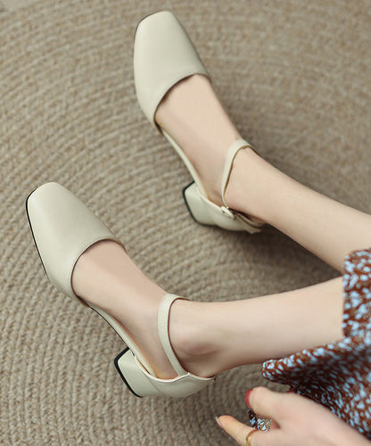 Effortlessly Elegant Heels with a Timeless Design