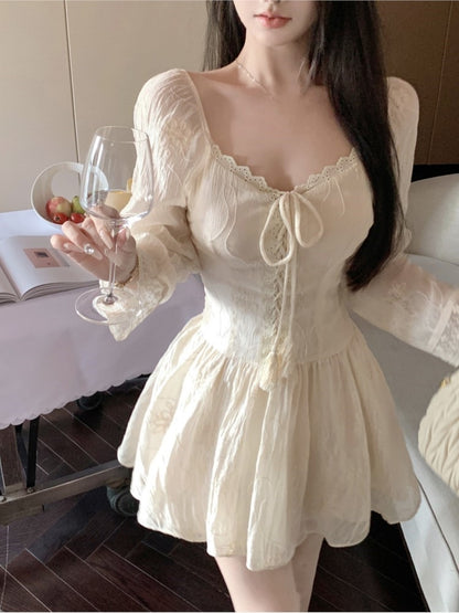 Beautifully Finished Dress in a Timeless Design