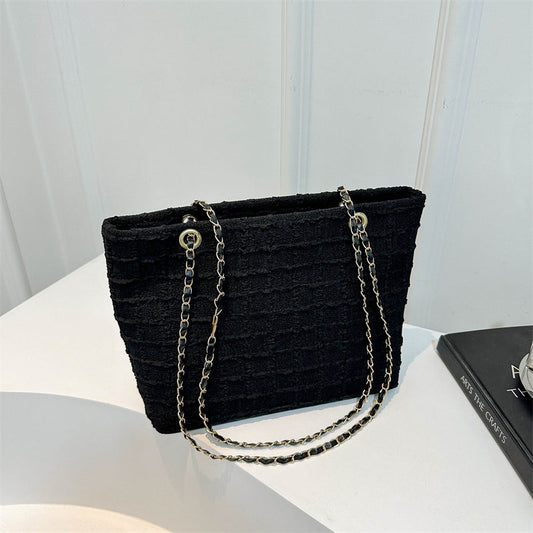 Beautifully Crafted Bag in a Classic Style