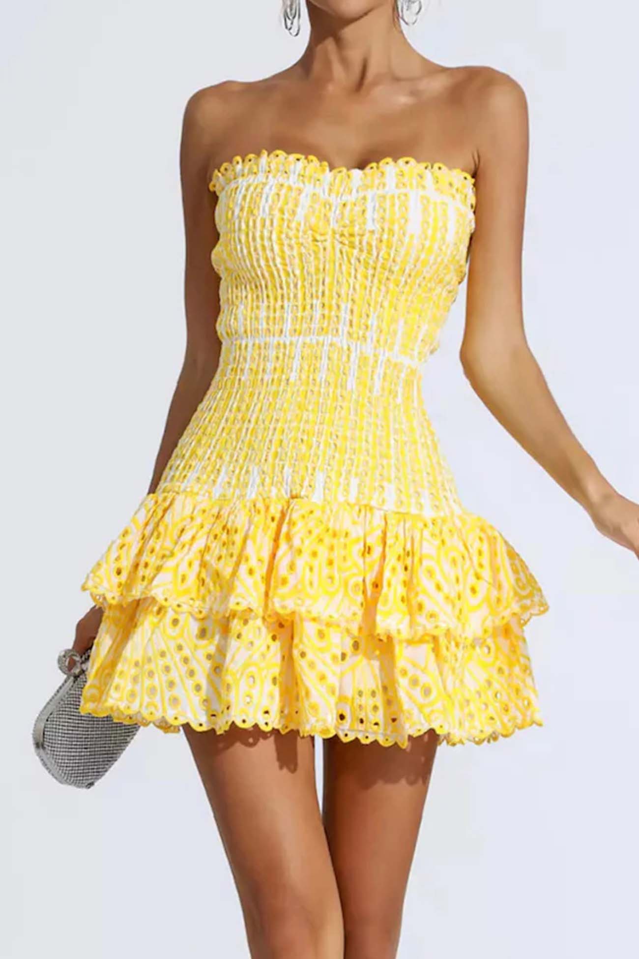Effortlessly Elegant Dress with a Timeless Design