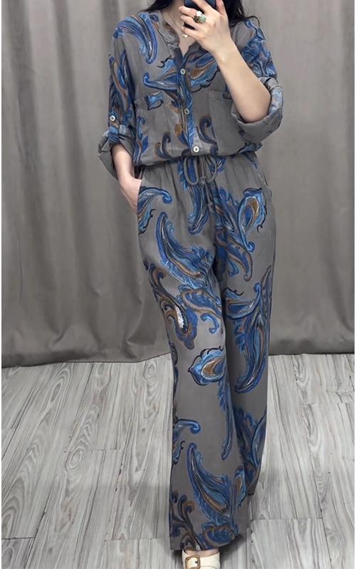 Effortlessly Elegant Garment with a Timeless Design