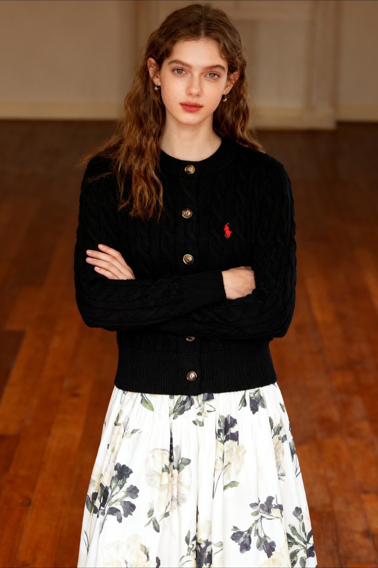 Well Tailored Cardigan with a Graceful Silhouette