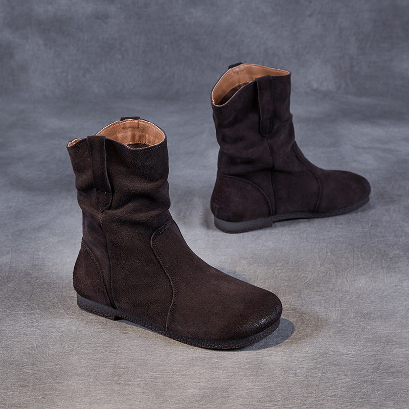 Effortlessly Elegant Boots with a Timeless Design