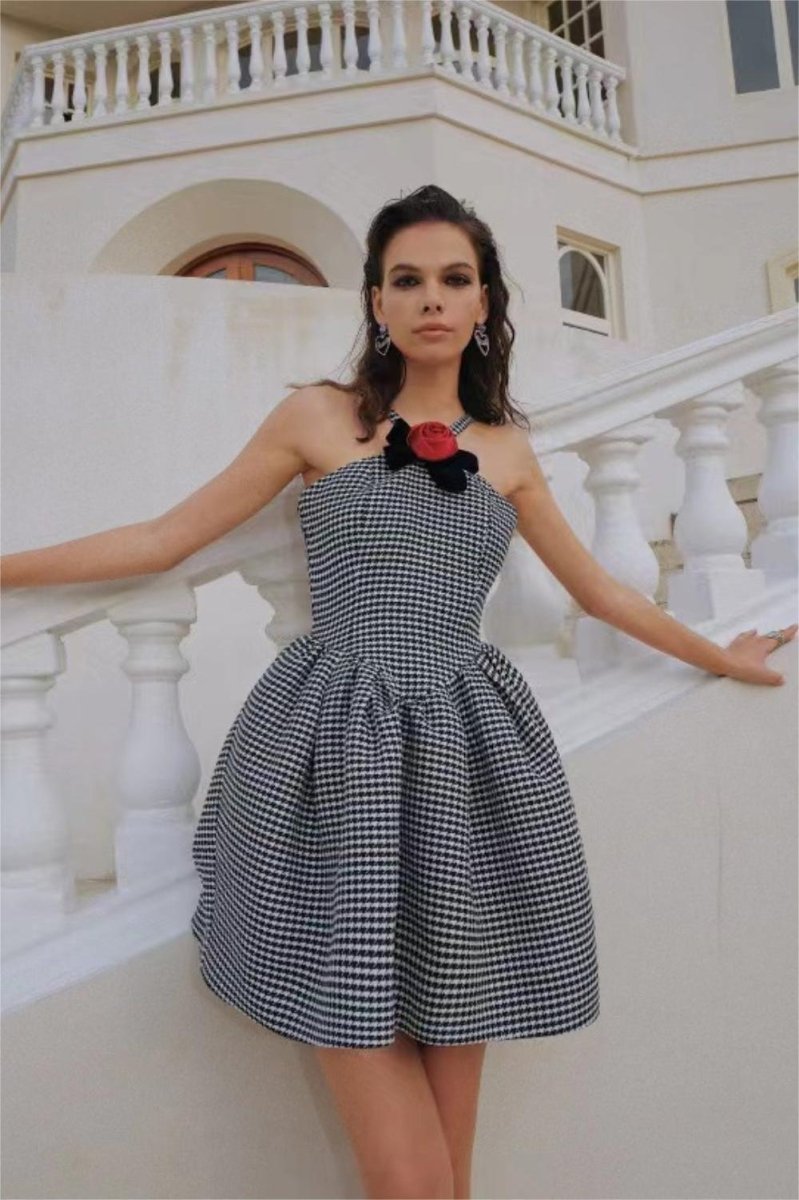 Well Tailored Dress with a Graceful Silhouette