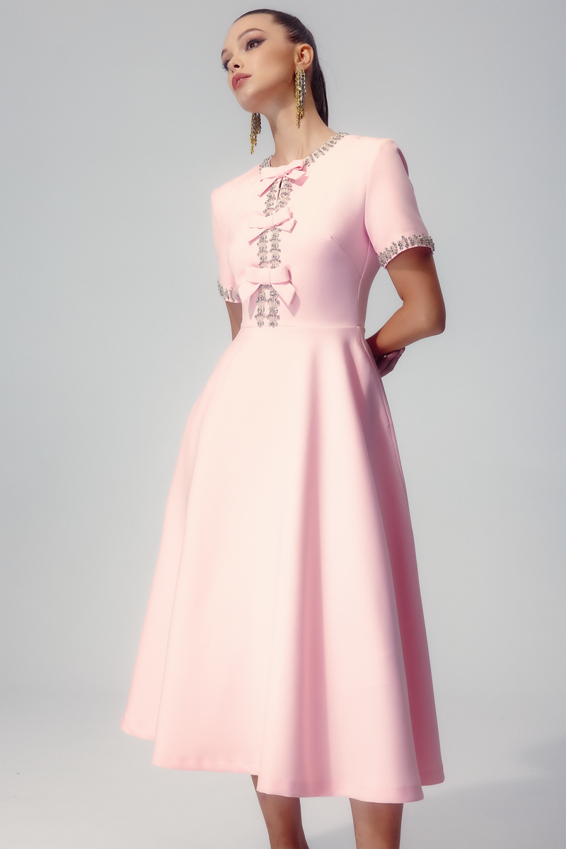 Classic Vintage Dress with a Flattering Fit