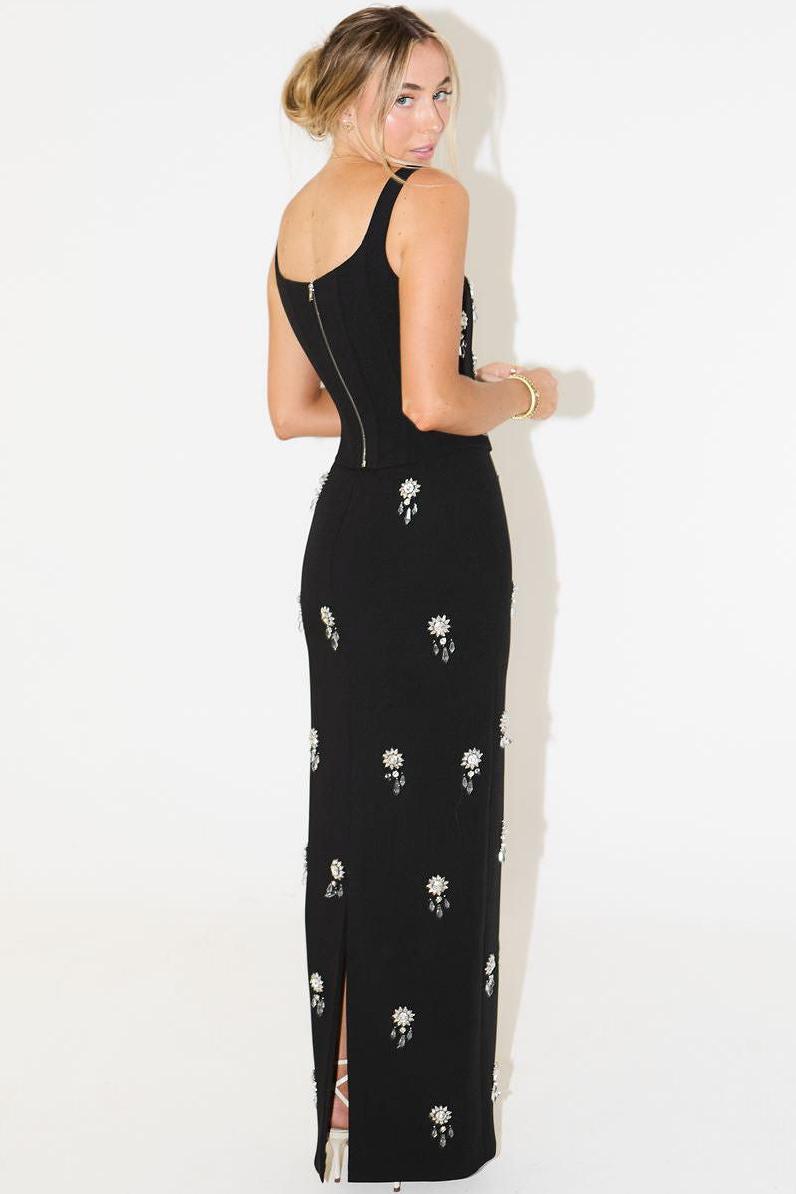 Effortlessly Elegant Garment with a Timeless Design