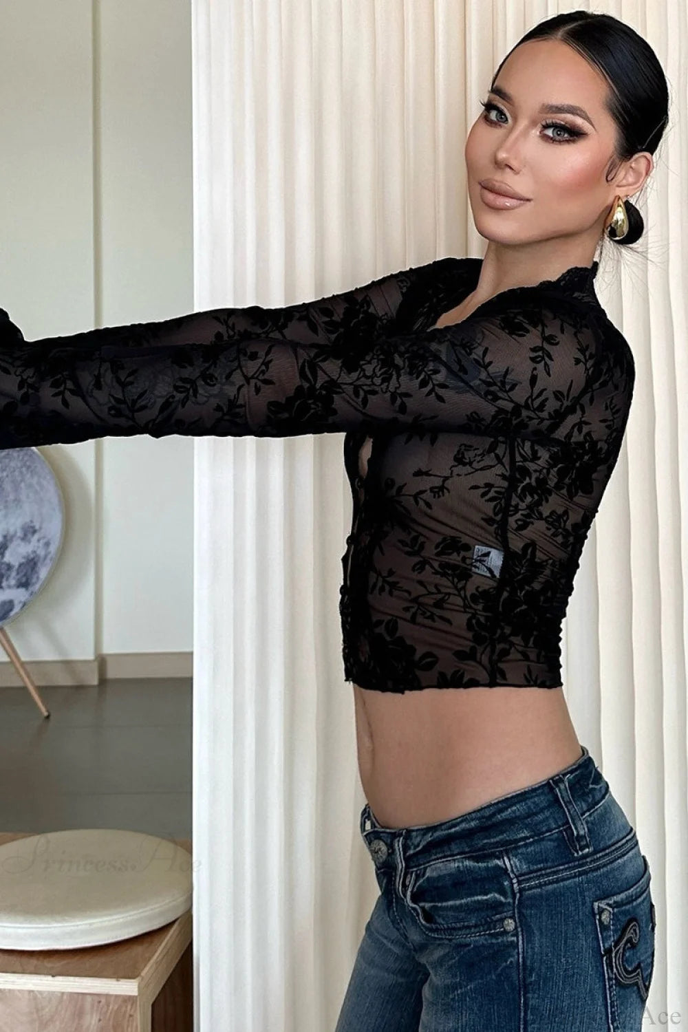 Effortlessly Elegant Blouse with a Timeless Design