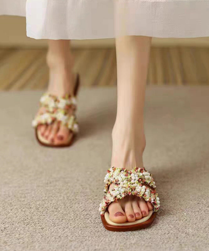 Effortlessly Elegant Sandals with a Timeless Design
