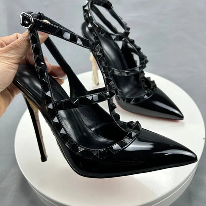 Effortlessly Elegant Sandals with a Timeless Design