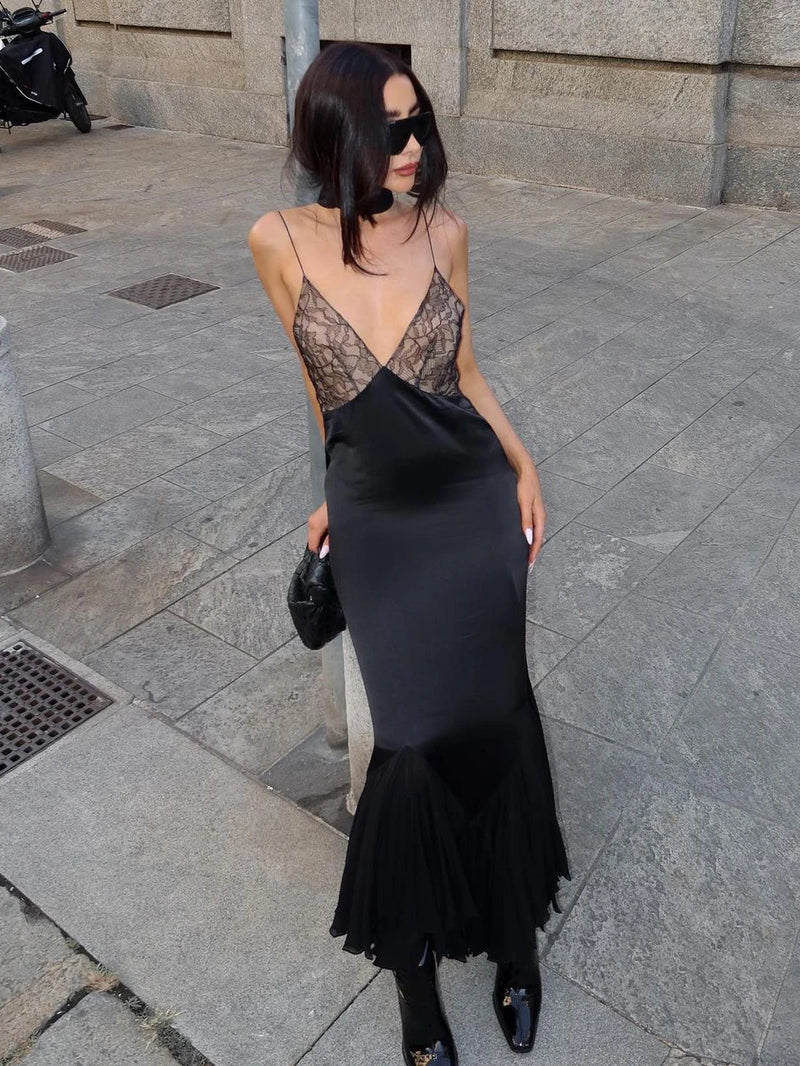 Beautifully Finished Dress in a Timeless Design