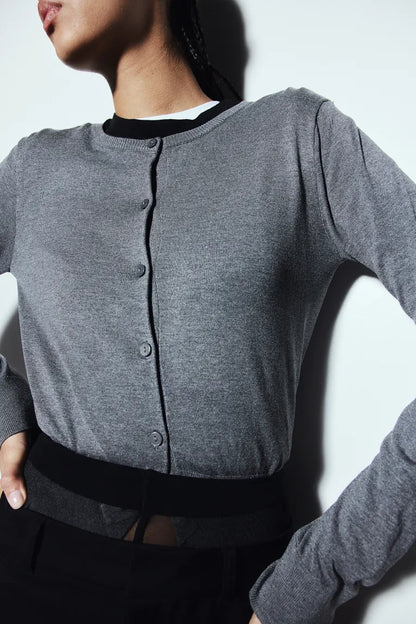 Well Tailored Cardigan with a Graceful Silhouette