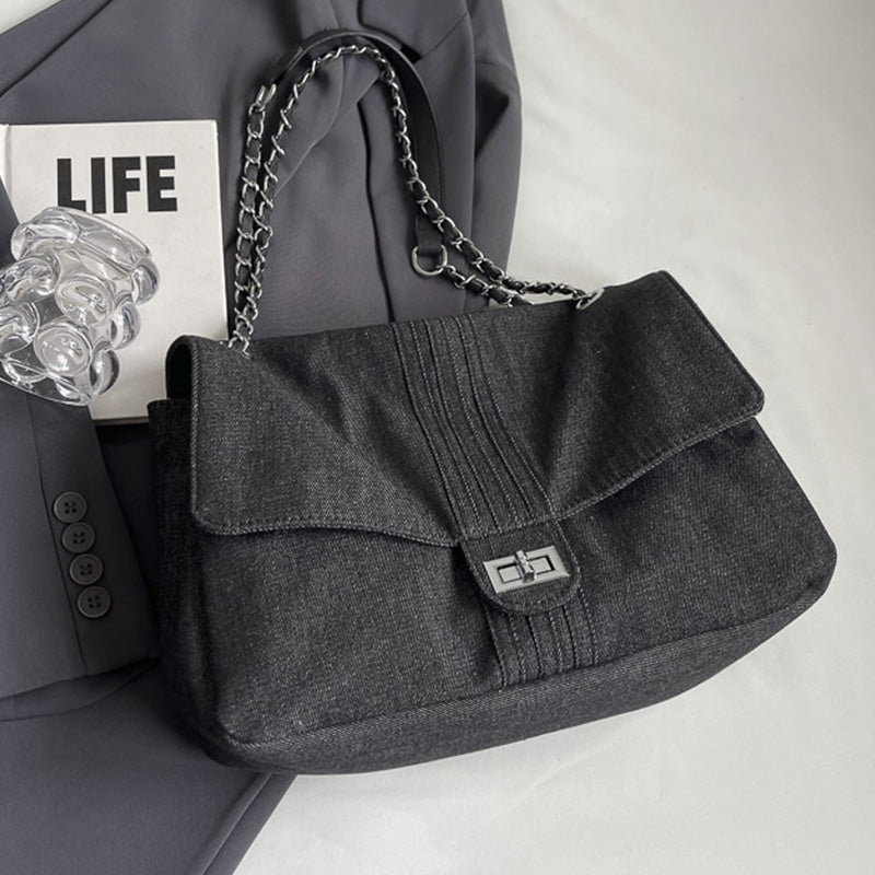 Sophisticated Bag with a Clean Classic Look