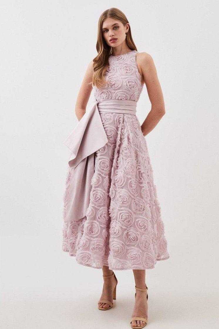 Gracefully Styled Dress for Any Occasion