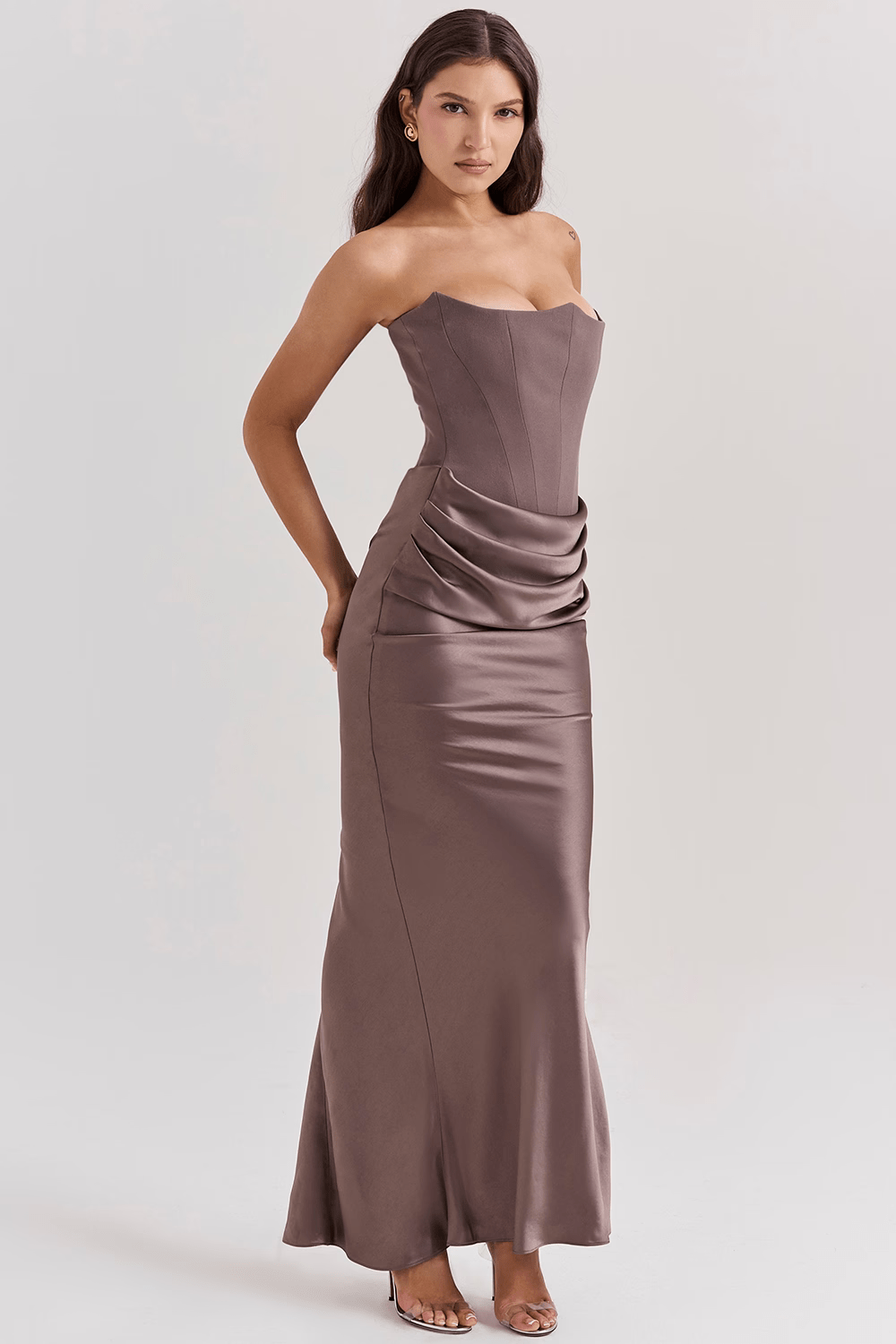 Beautifully Finished Dress in a Timeless Design