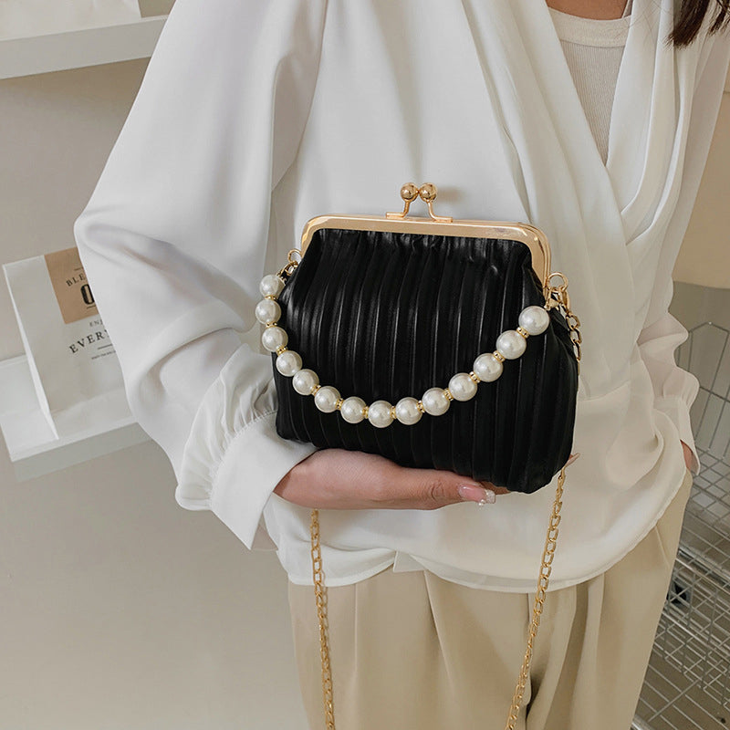 Gracefully Styled Bag for Any Occasion