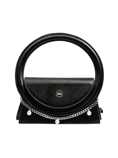 Well Tailored Bag with a Graceful Silhouette