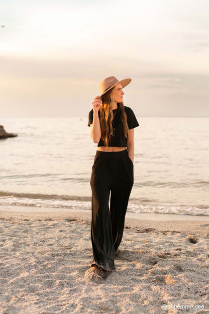 Elegantly Styled Trousers for Everyday Wear
