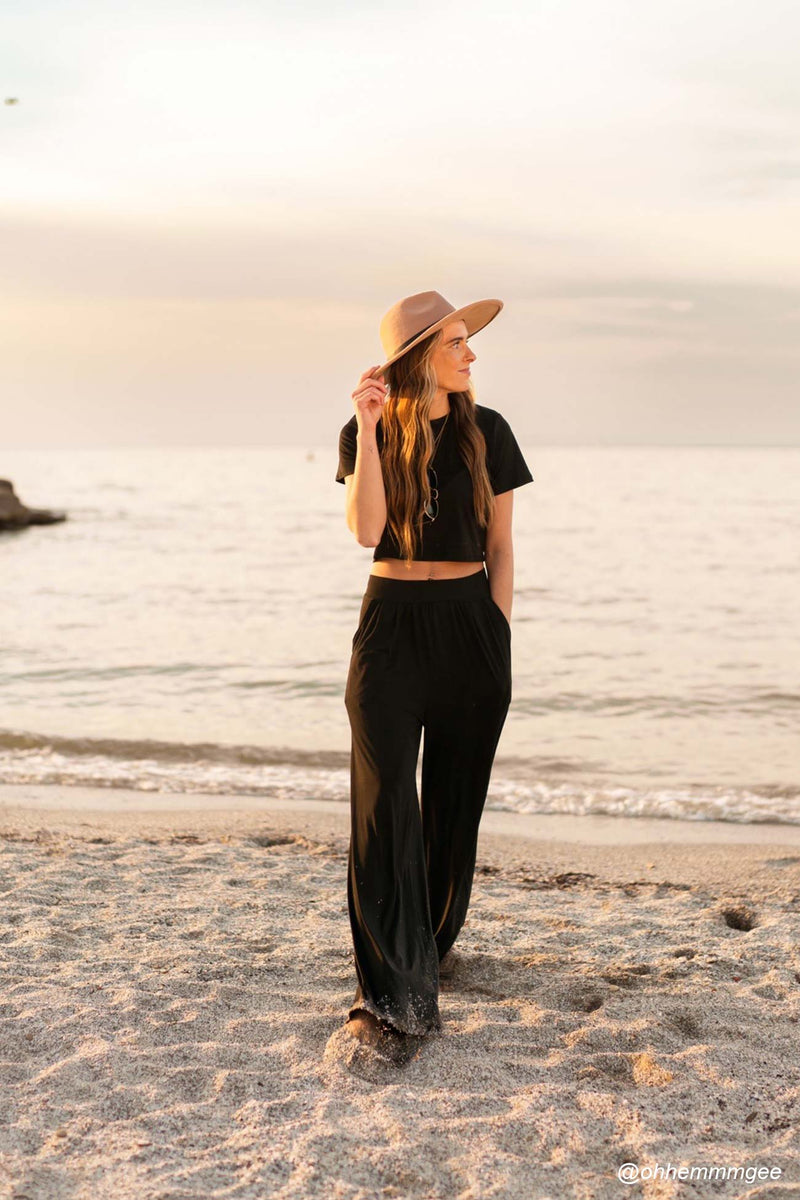 Elegantly Styled Trousers for Everyday Wear