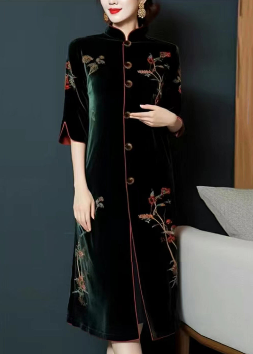 Beautifully Crafted Dress in a Classic Style