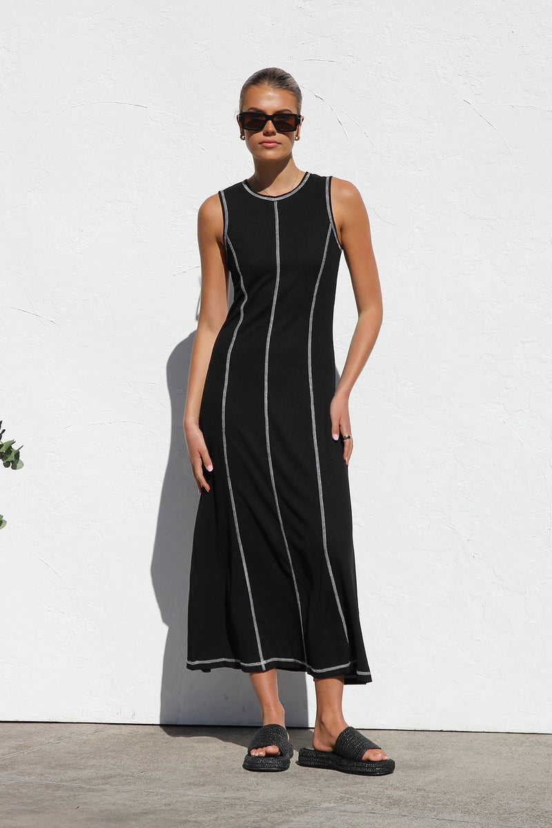 Gracefully Styled Dress for Any Occasion