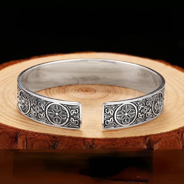 Beautifully Crafted Garment in a Classic Style