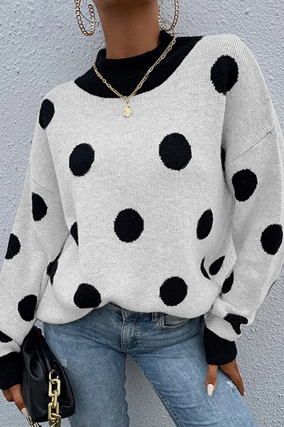 Well Tailored Sweater with a Graceful Silhouette