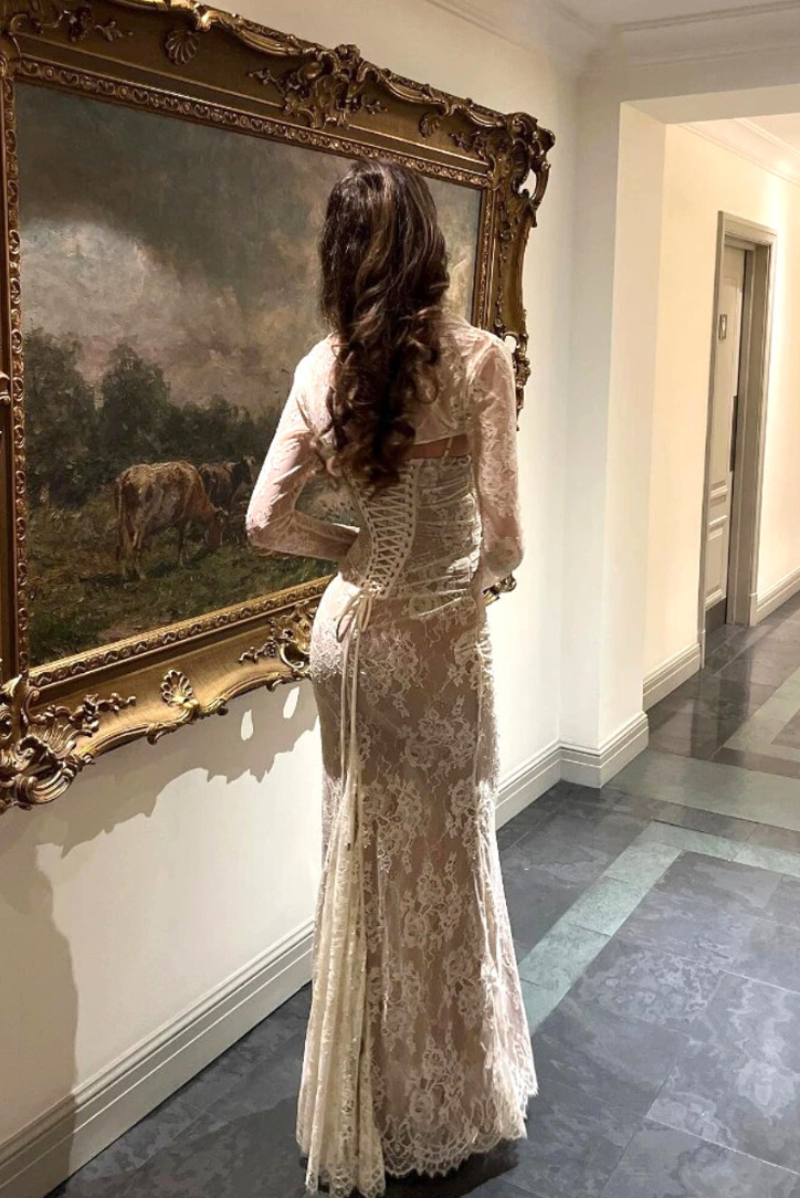 Well Tailored Dress with a Graceful Silhouette