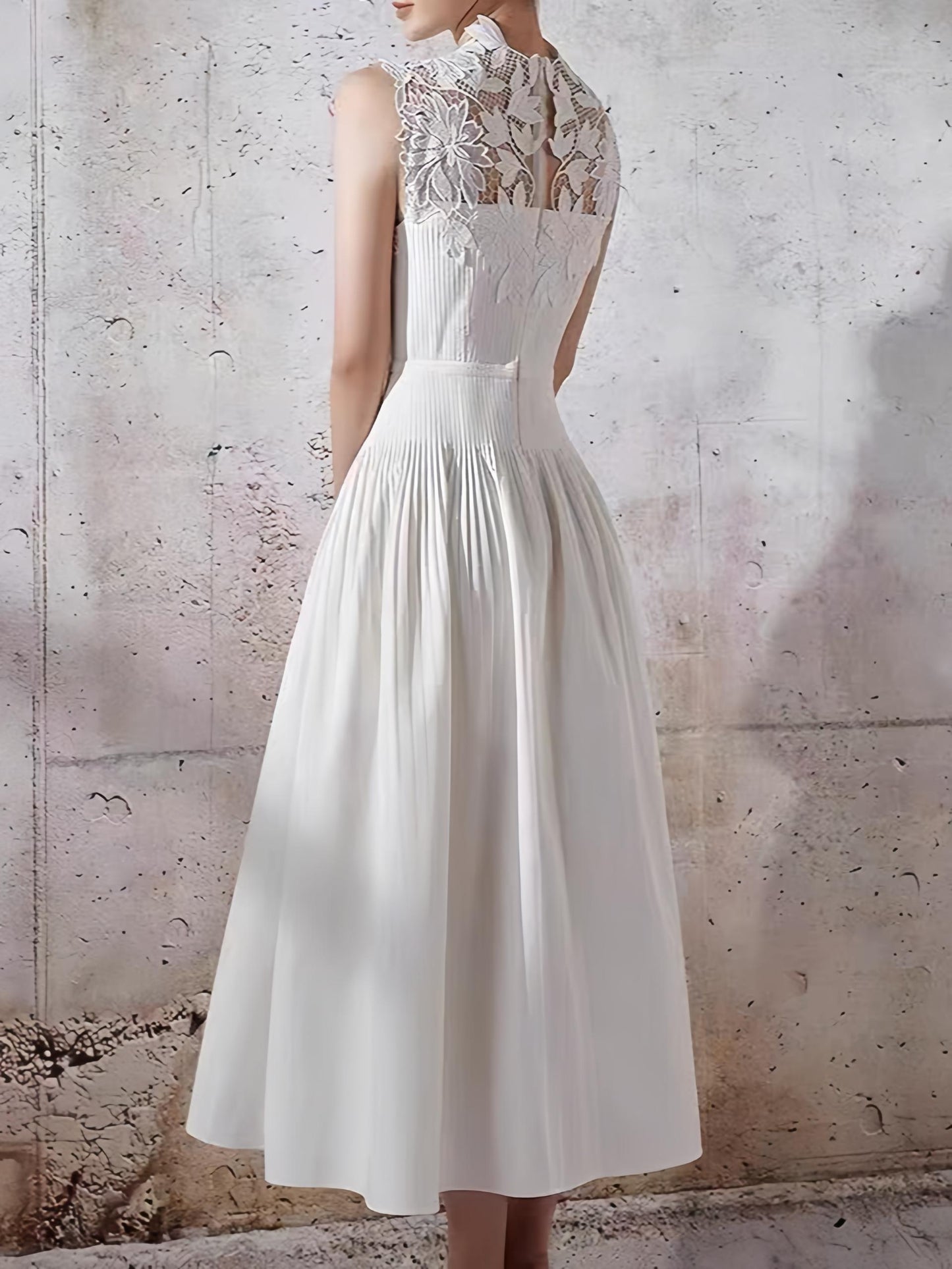 Beautifully Crafted Dress in a Classic Style