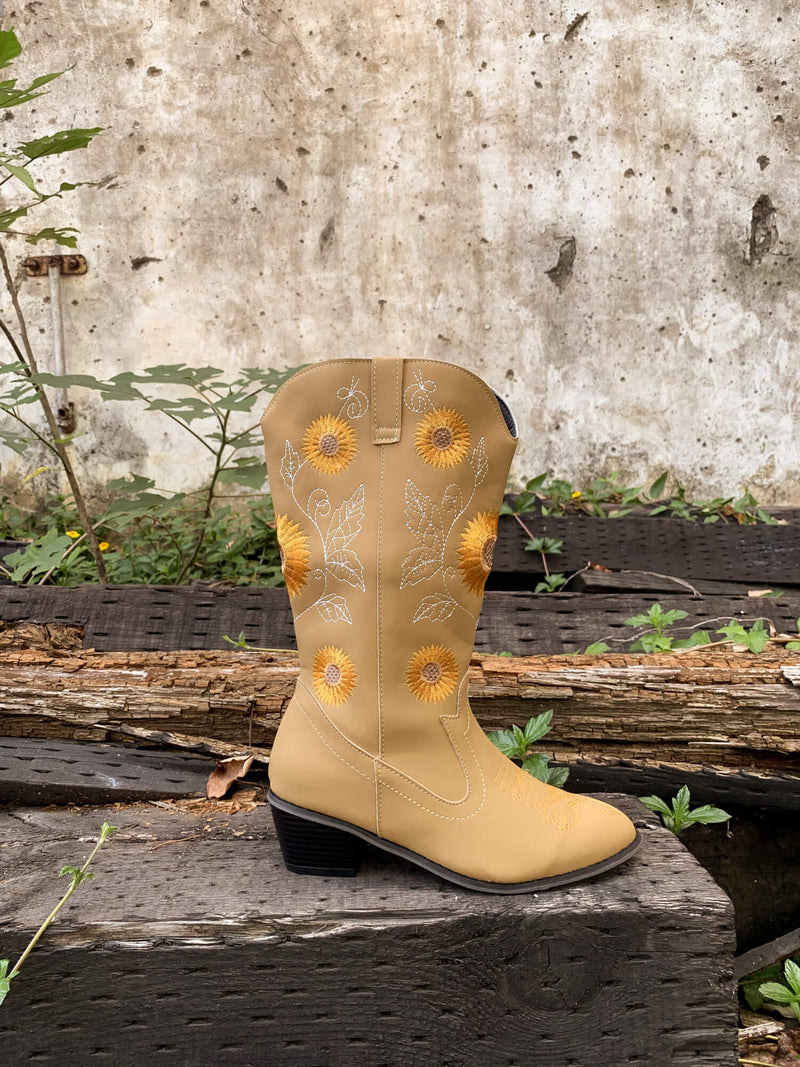 Polished Boots with an Effortless Classic Look