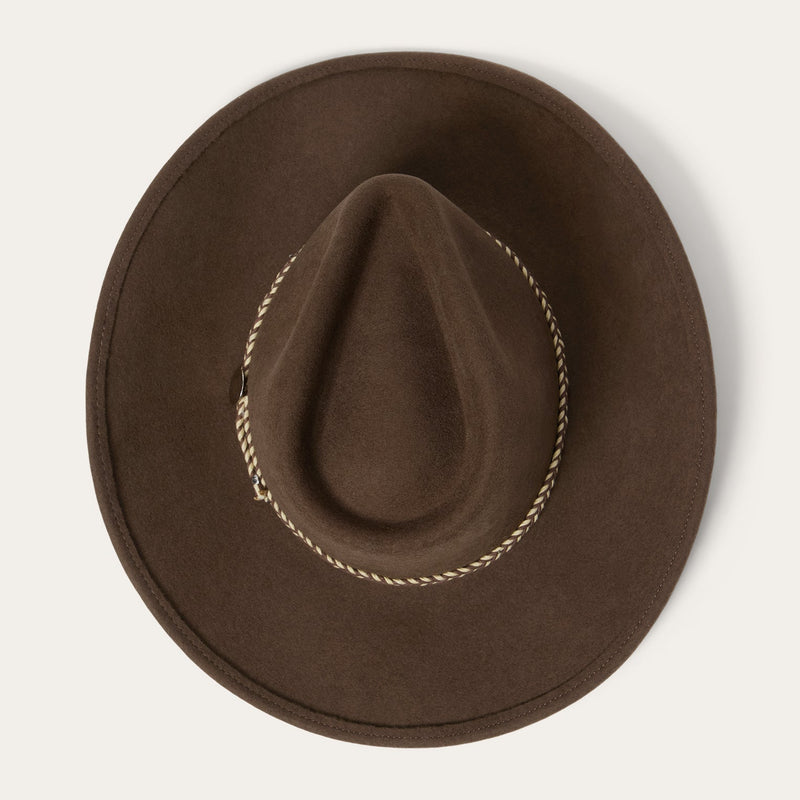 Gracefully Styled Garment for Any Occasion