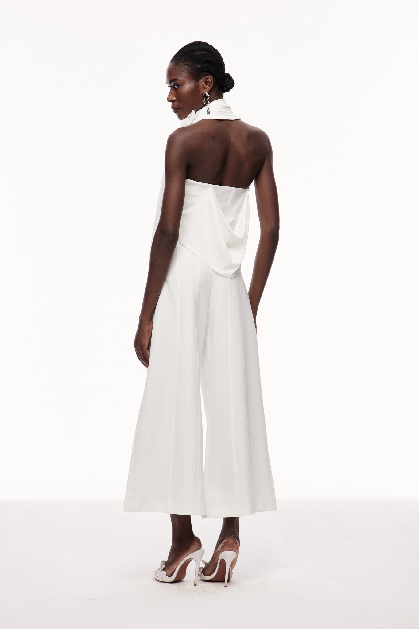 Well Tailored Top with a Graceful Silhouette