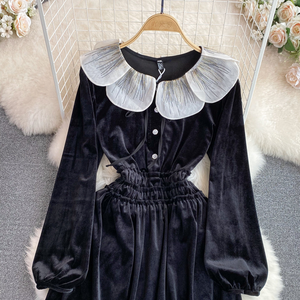 Well Tailored Dress with a Graceful Silhouette