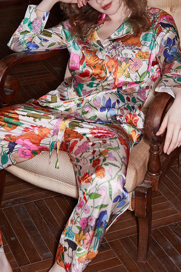 Effortlessly Elegant Garment with a Timeless Design