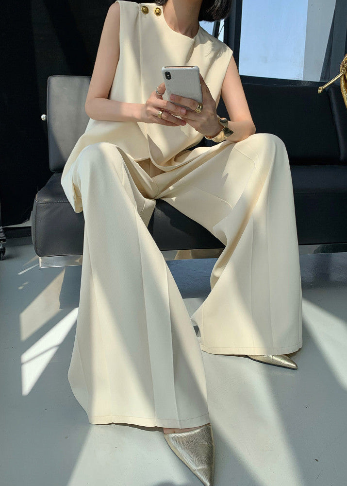 Well Tailored Pants with a Graceful Silhouette