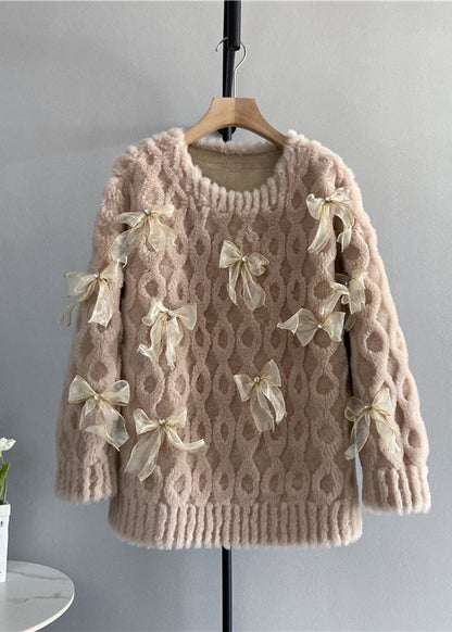 Classic Vintage Pullover with a Flattering Fit