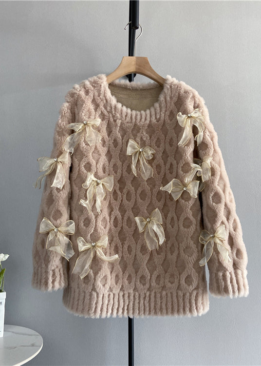 Classic Vintage Pullover with a Flattering Fit