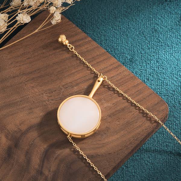 Polished Garment with an Effortless Classic Look