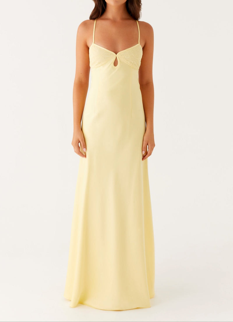 Well Tailored Dress with a Graceful Silhouette