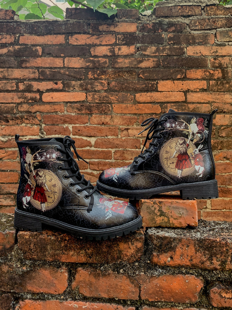 Well Tailored Boots with a Graceful Silhouette
