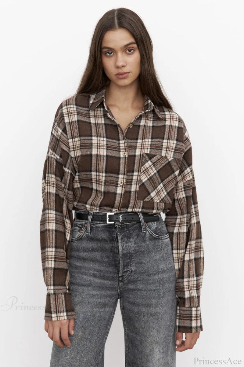 Sophisticated Blouse with a Clean Classic Look