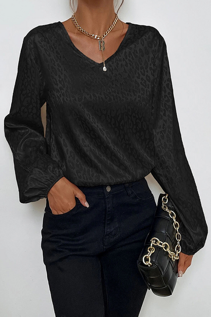 Effortlessly Elegant Blouse with a Timeless Design