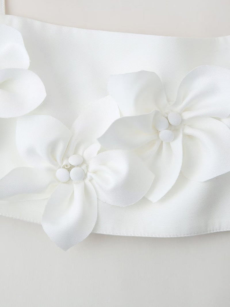 Effortlessly Elegant Top with a Timeless Design