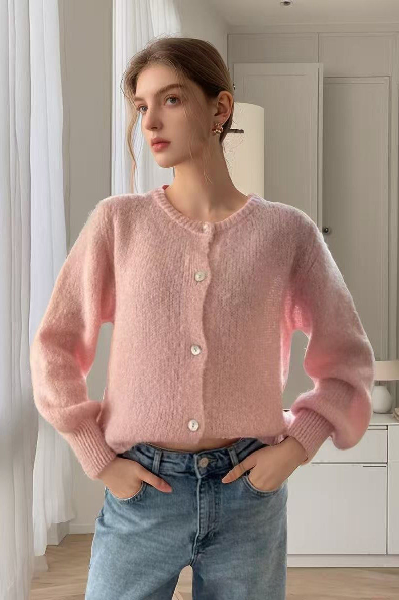 Well Tailored Cardigan with a Graceful Silhouette