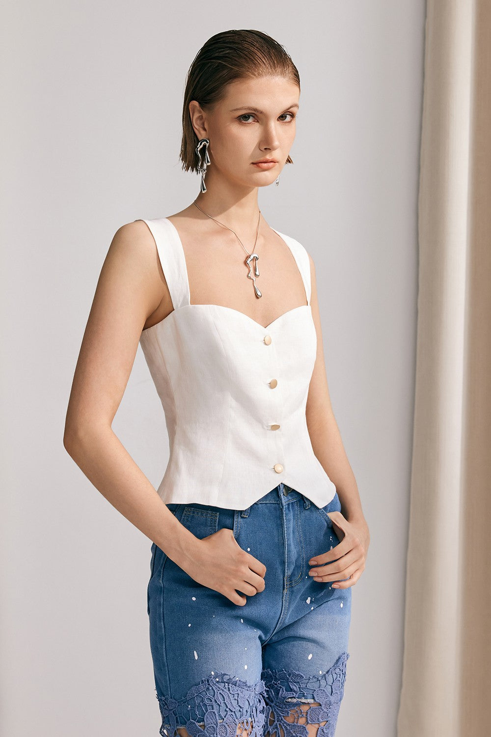 Effortlessly Elegant Top with a Timeless Design