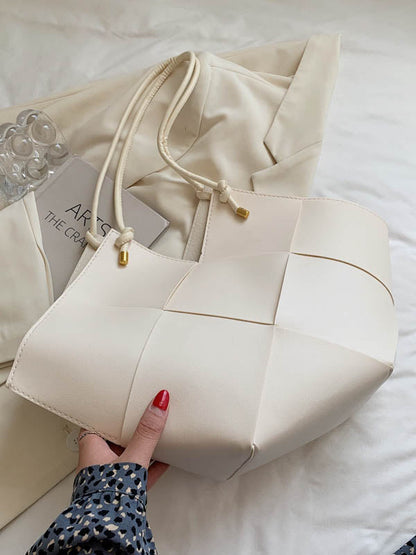 Beautifully Finished Bag in a Timeless Design